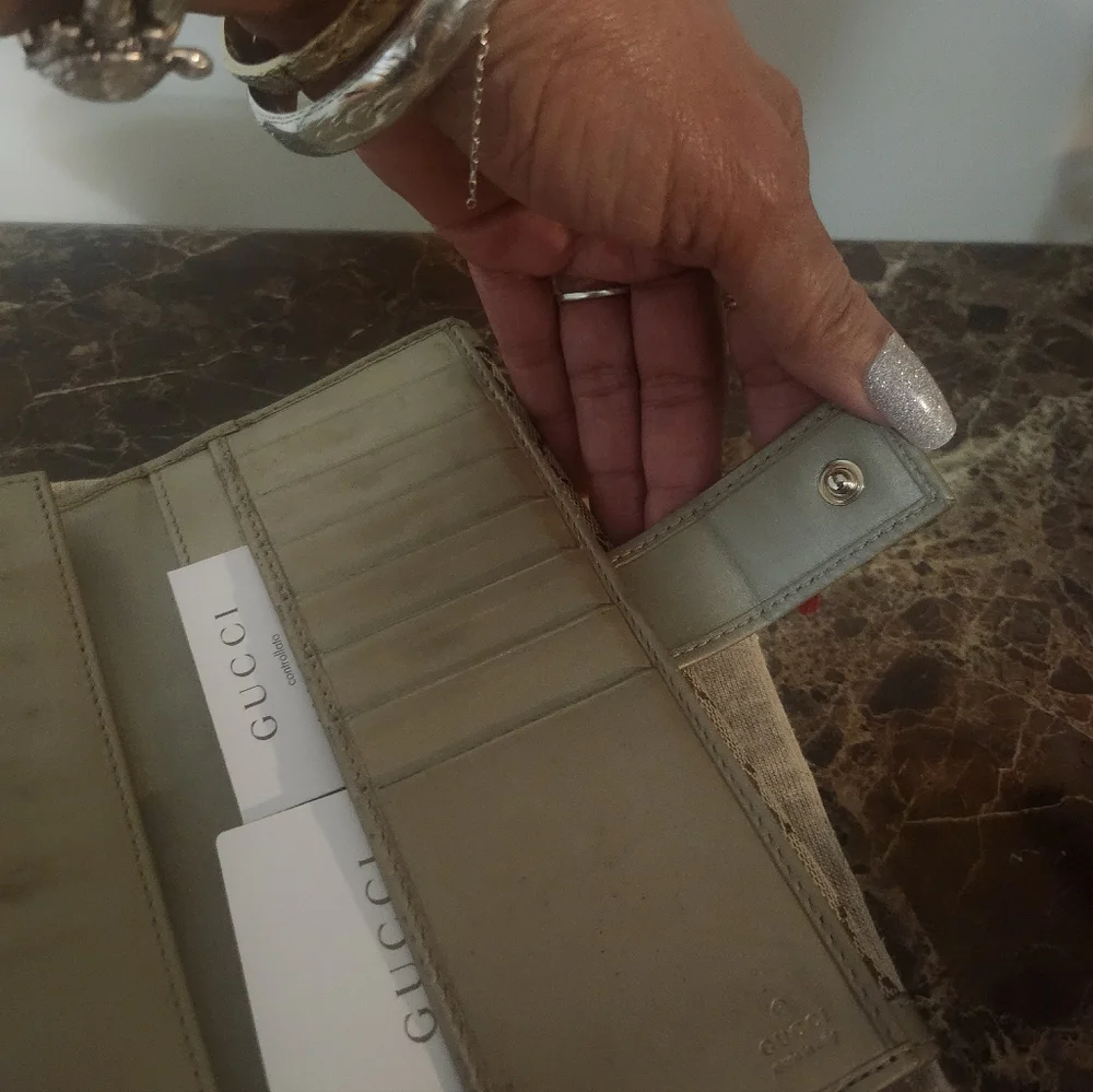 Gucci Beige/Gold Monogram Wallet GUC - Picture 15 of 16